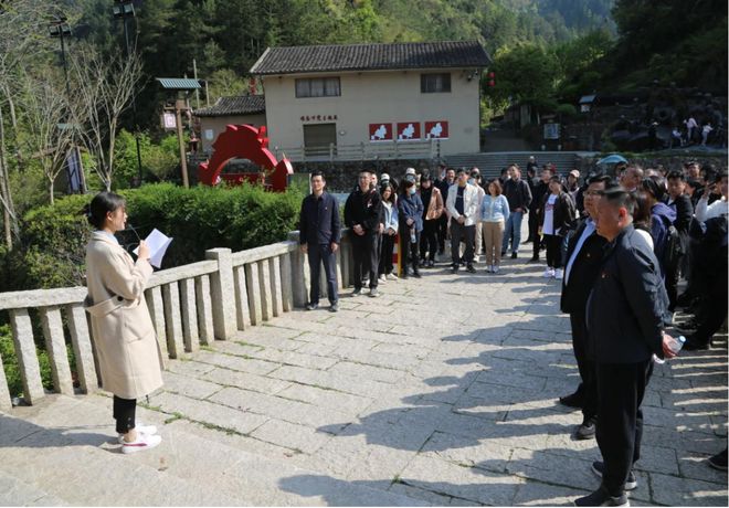 党建引领，强化政策性金融主责主业