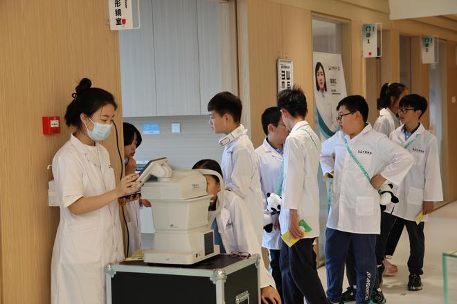 眼镜戴久会＂死鱼眼＂？太原大眼熊猫眼科揭开真相