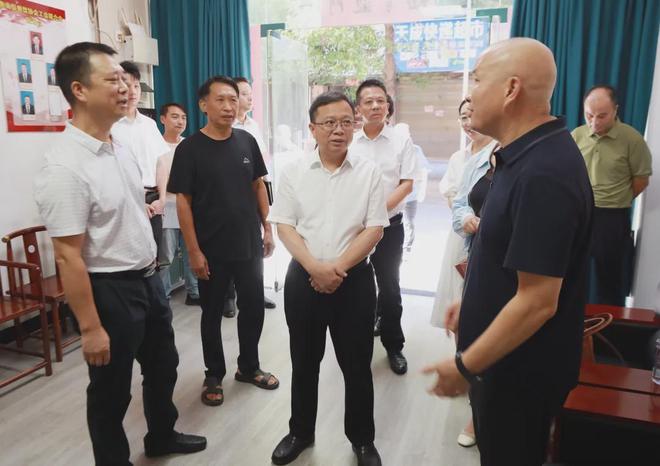 许达调研餐饮行业发展暨督导食品安全工作